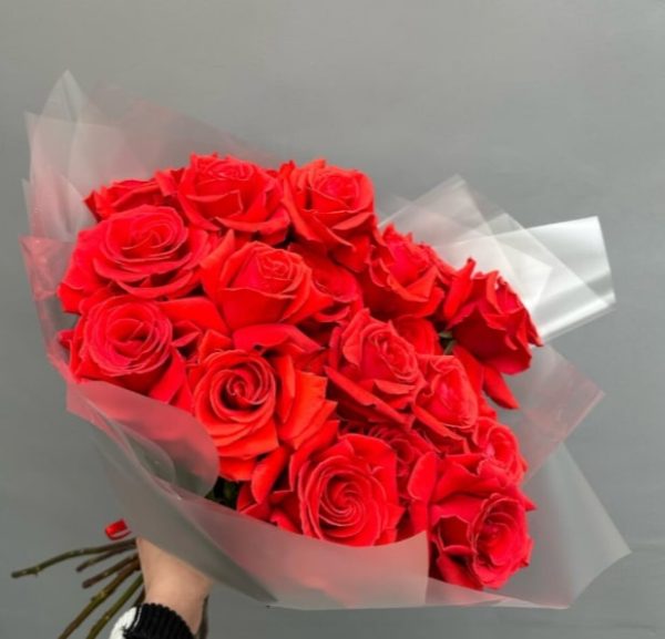 Bouquet with 18 red roses