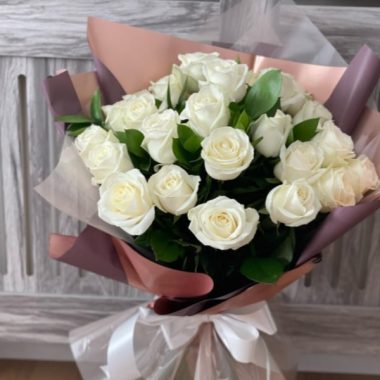 Exquisite white rose bouquet