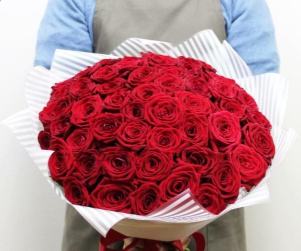 Luxurious bouquet of 50 roses