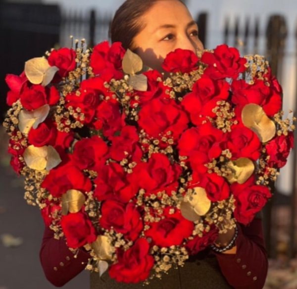 Luxury heart of roses