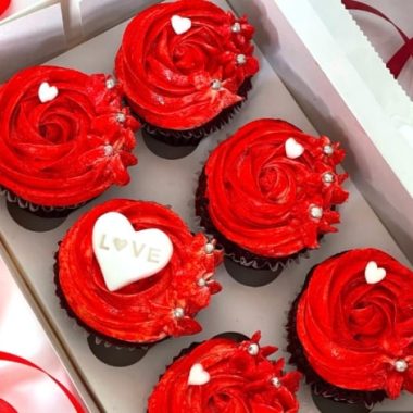 Red valentines cupcakes
