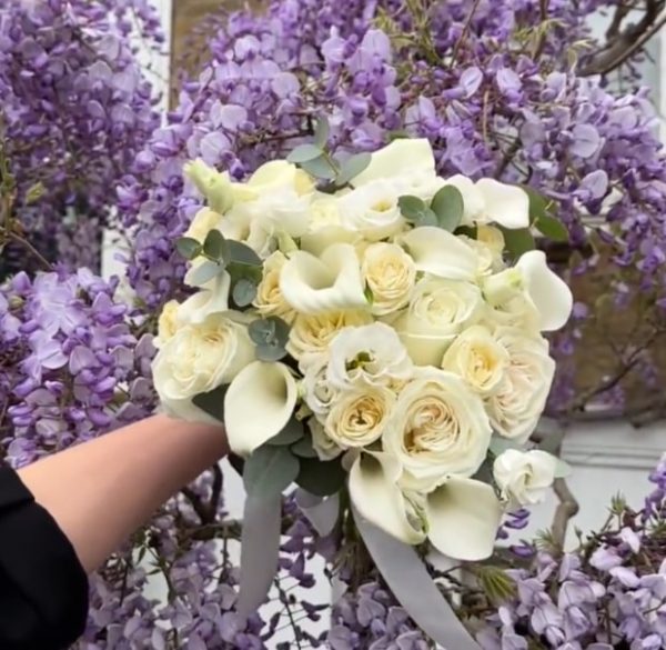 White wedding bouquets